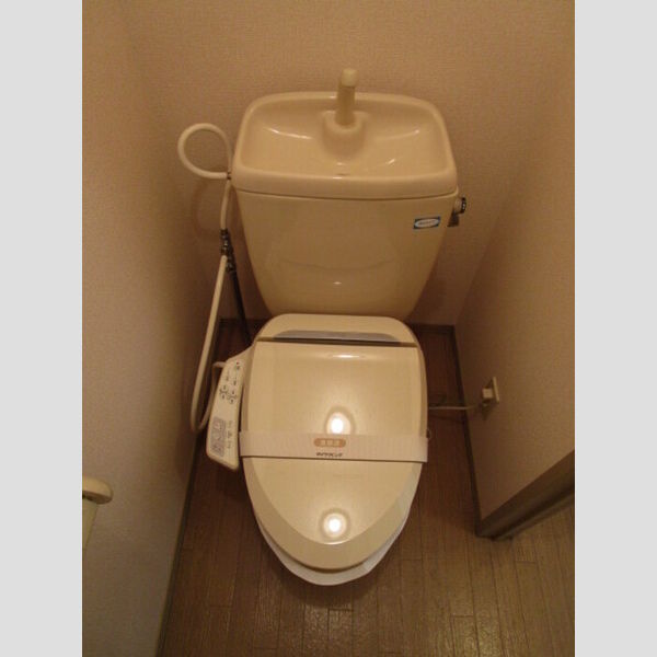 トイレ (トイレ)