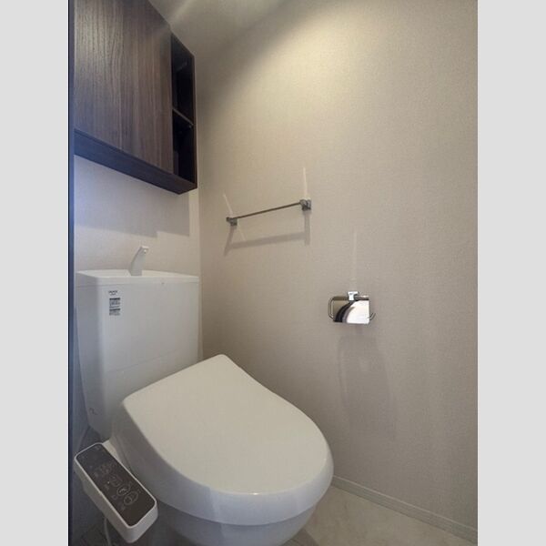 トイレ (トイレ)