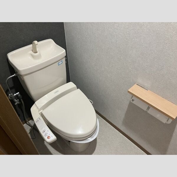 トイレ (トイレ)
