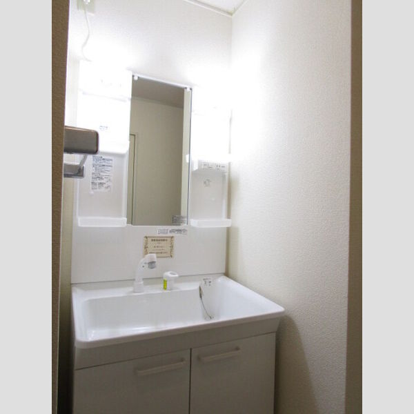 洗面所 (大きい洗面台なので、朝の支度の順番待ちがなくなります^^)