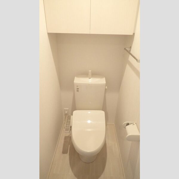 トイレ (トイレ)