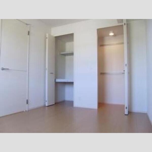 収納 (北側洋室(ワンステップクローゼット・収納付♪))