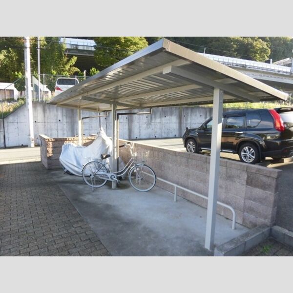 現地周辺 (駐輪場)