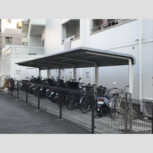 現地周辺 (駐輪場)