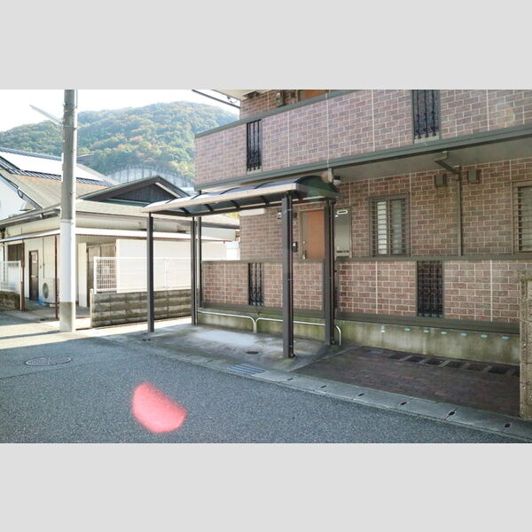 現地周辺 (駐輪場)