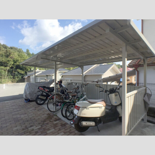 現地周辺 (駐輪場)