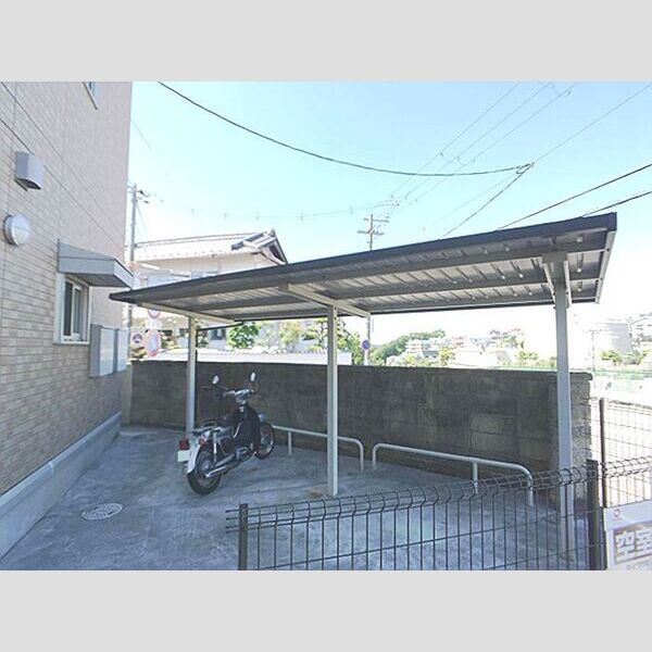 現地周辺 (駐輪場)