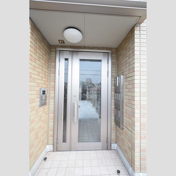 エントランス (オートロックドア)