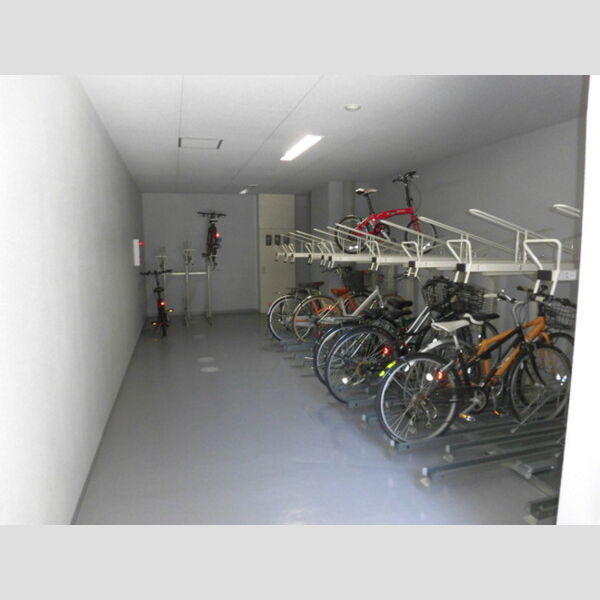 現地周辺 (駐輪場)