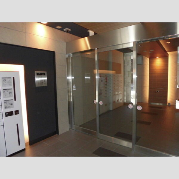 エントランス (オートロックドア)