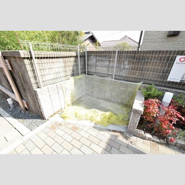 現地周辺 (入居者様専用ゴミ置場)