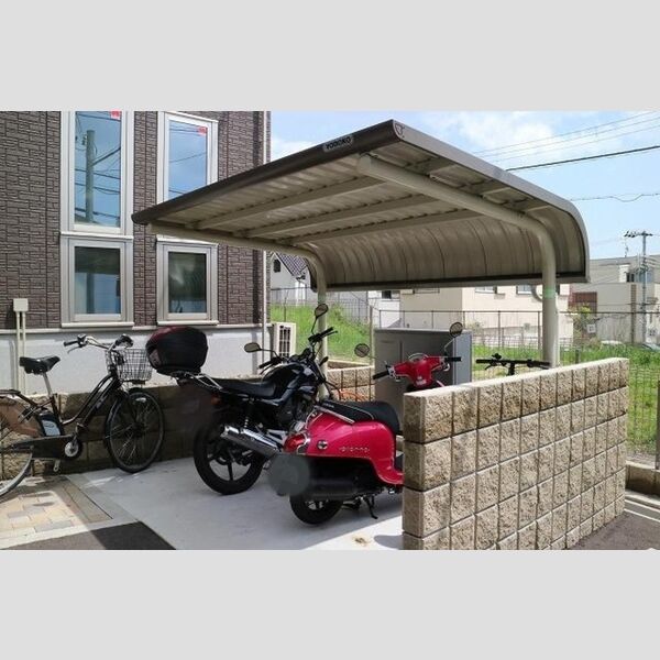 現地周辺 (駐輪場)