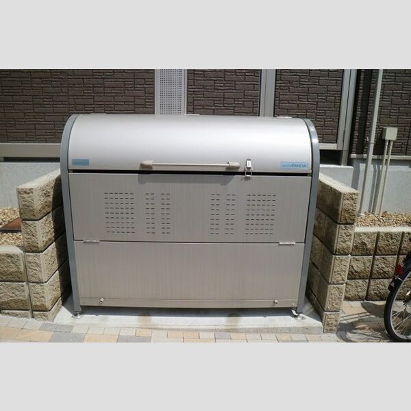 現地周辺 (入居者専用ゴミ置場)