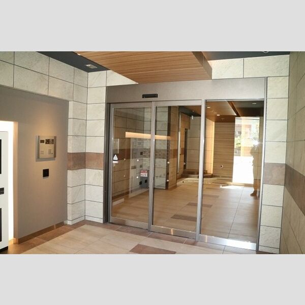 エントランス (オートロックドア)