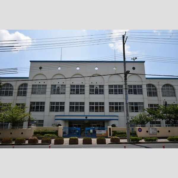 現地周辺 (神戸市立本山第二小学校 848m)