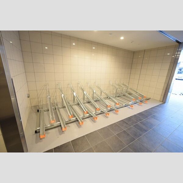 現地周辺 (駐輪場)