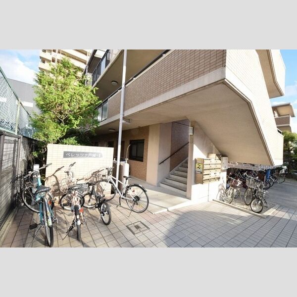 エントランス (エントランス)