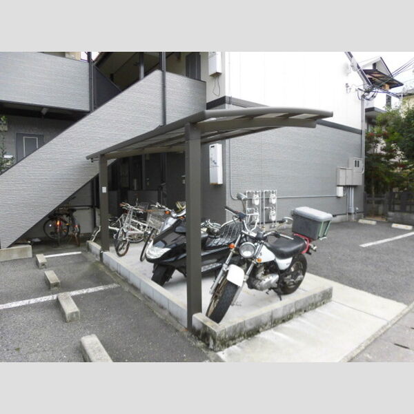 現地周辺 (駐輪場)