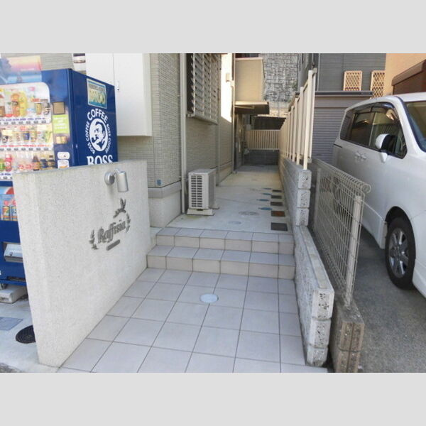 現地周辺 (入口通路)