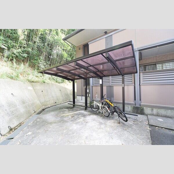 現地周辺 (駐輪場)