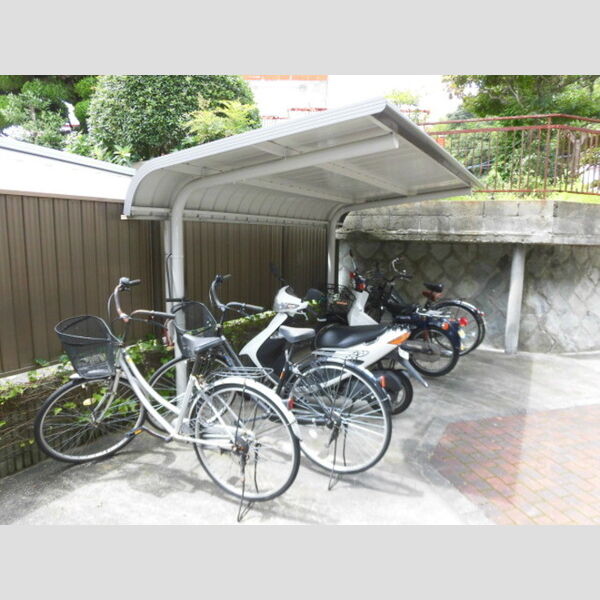 現地周辺 (駐輪場)