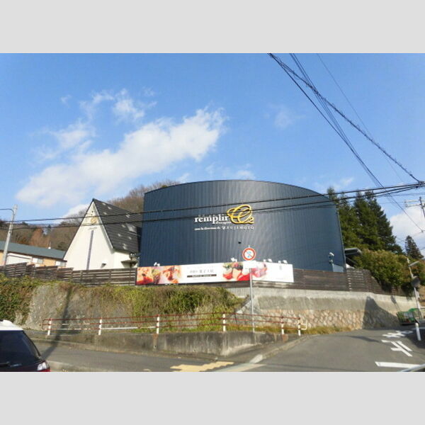 現地周辺 (神戸北町ランプリール・オクンジェーヌ(洋菓子店)50m)