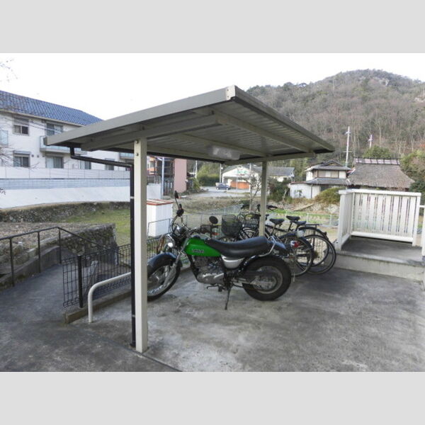 現地周辺 (駐輪場)