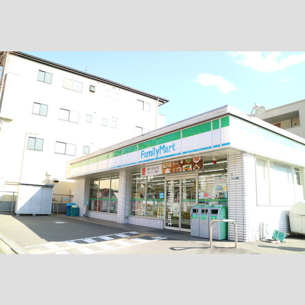 現地周辺 (ファミリーマート神鉄谷上駅前店(480m))