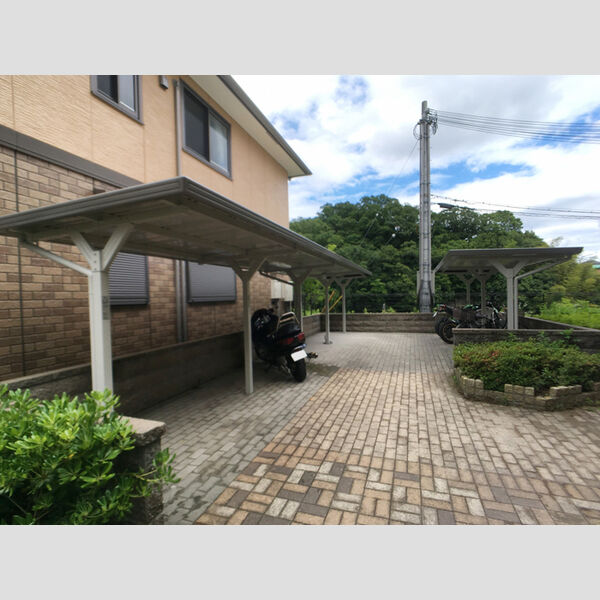 現地周辺 (駐輪場)