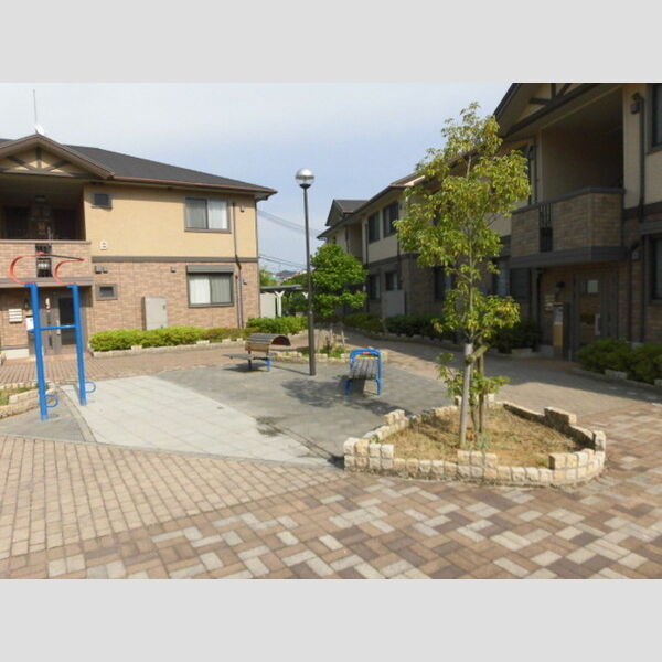 現地周辺 (中庭)