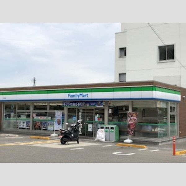 現地周辺 (ファミリーマート五社店(約370m))