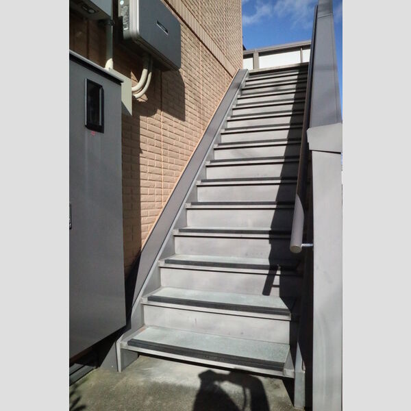 現地周辺 (外階段)