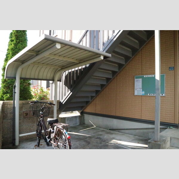 現地周辺 (駐輪場)