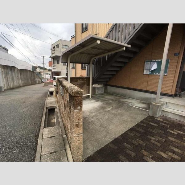現地周辺 (駐輪場)