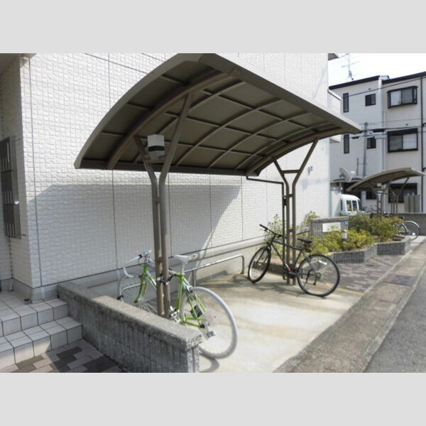 現地周辺 (屋根付き駐輪場)
