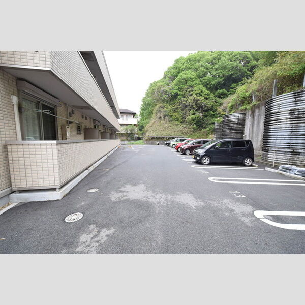 現地周辺 (駐車場)