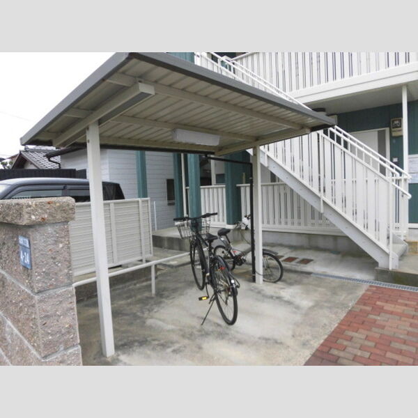 現地周辺 (屋根付き駐輪場)