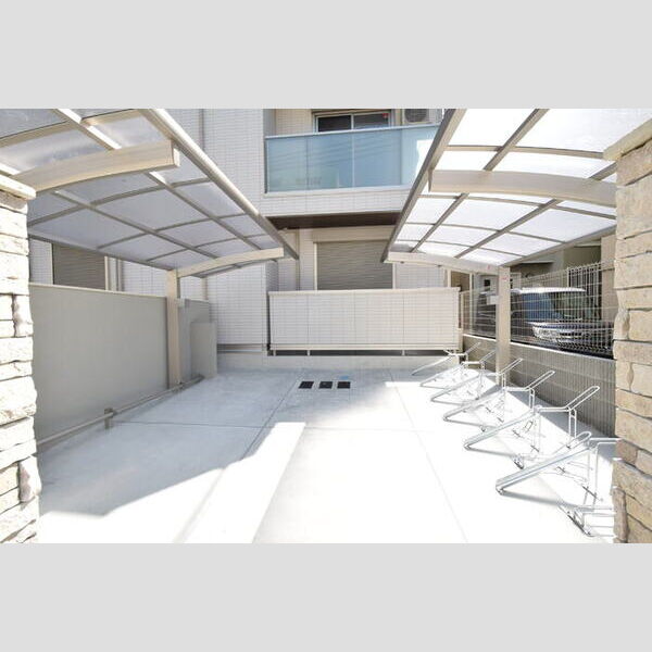 現地周辺 (駐輪場)