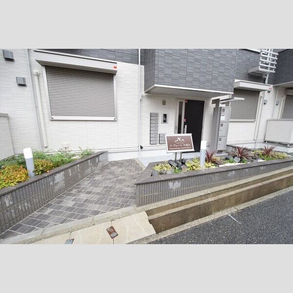 エントランス (エントランス)