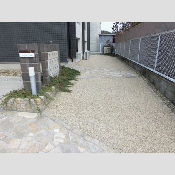 現地周辺 (入口通路)