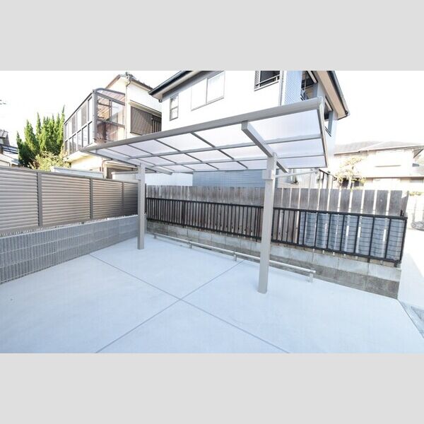 現地周辺 (駐輪場)