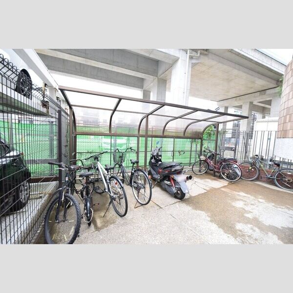 現地周辺 (駐輪場)