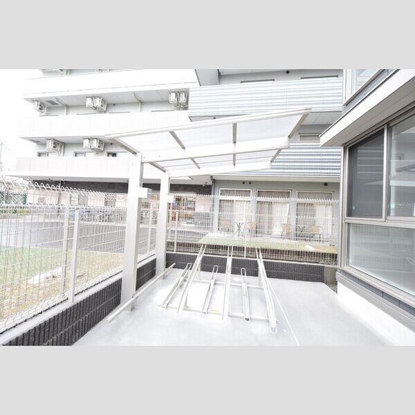 現地周辺 (駐輪場)