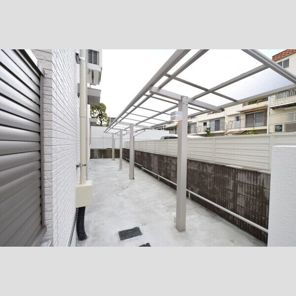 現地周辺 (駐輪場)