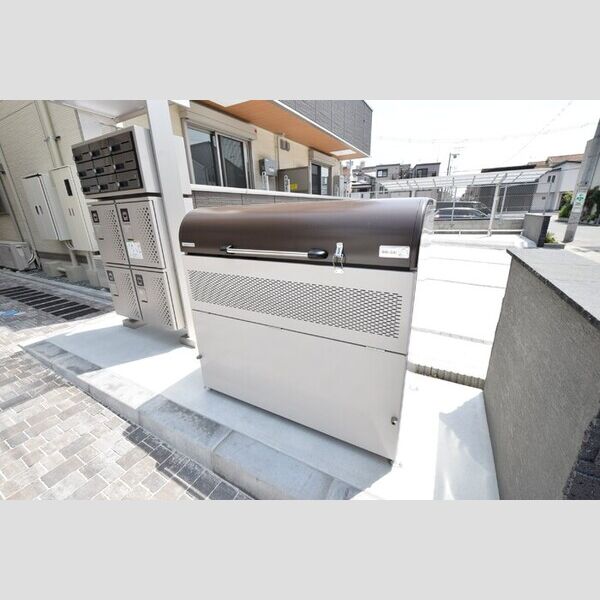 現地周辺 (入居者専用ゴミ置場)