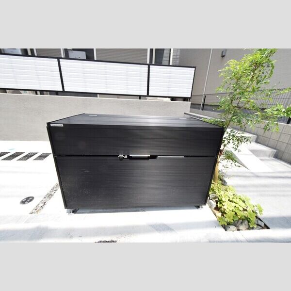 現地周辺 (入居者様専用ゴミ置場)