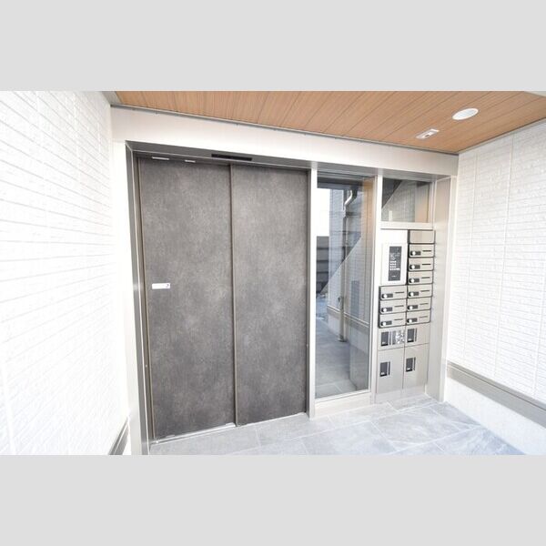 エントランス (エントランス)