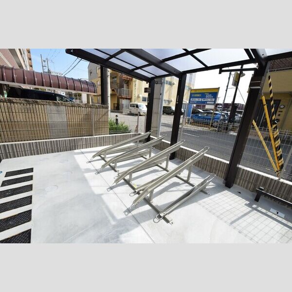 現地周辺 (駐輪場)