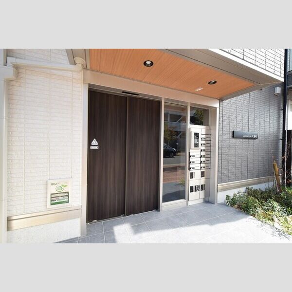 エントランス (エントランス)