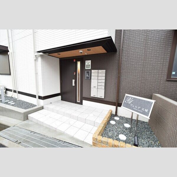 エントランス (エントランス)